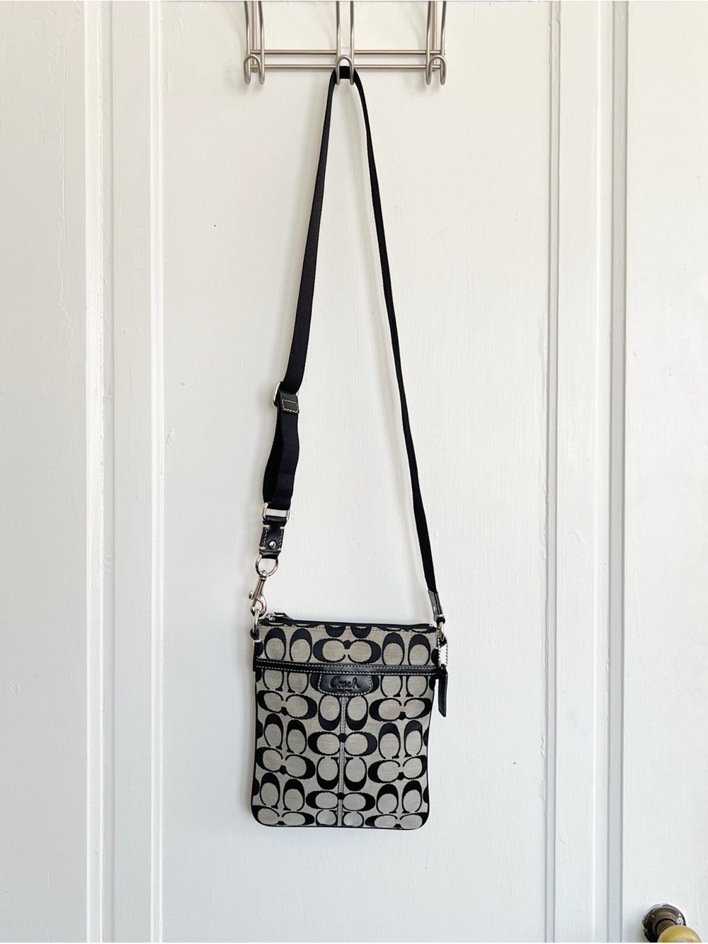 COACH • vintage Y2K Penelope Signature Swingpack crossbody purse bag black grey - Picture 2 of 9